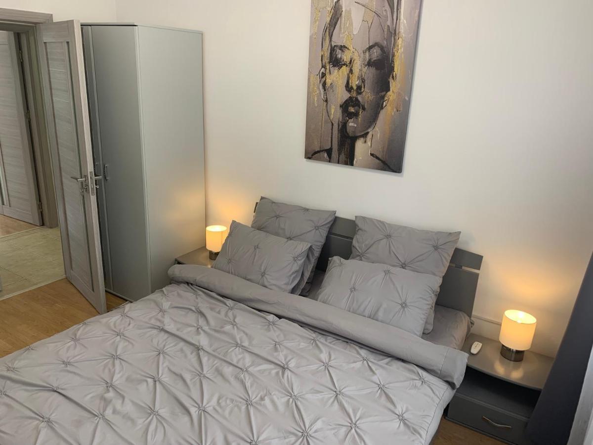Victoriei Boulevard Private Apartment Brașov Exterior foto